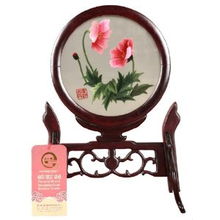 金彩霞雙面繡花卉擺件 傳承湘繡精髓的特色禮品之選