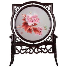 金彩霞雙面繡花卉擺件 一針一線的藝術，饋贈佳品的匠心