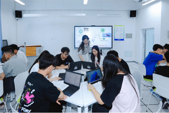 教學條件與實戰舞臺 構建高效實踐教學平臺的策略與路徑